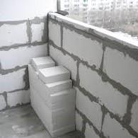 Кладка парапета из кирпича, пеноблоков